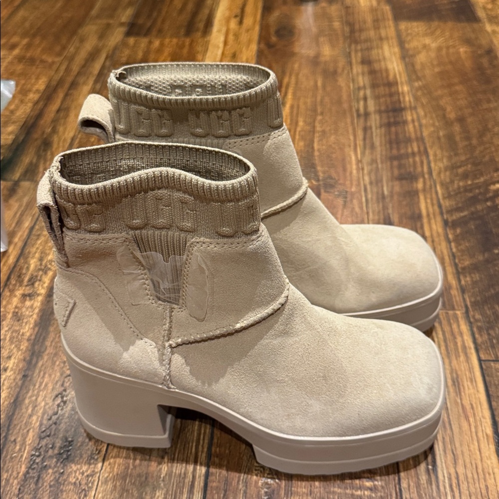 Ugg Moxy Chelsea/ Sand